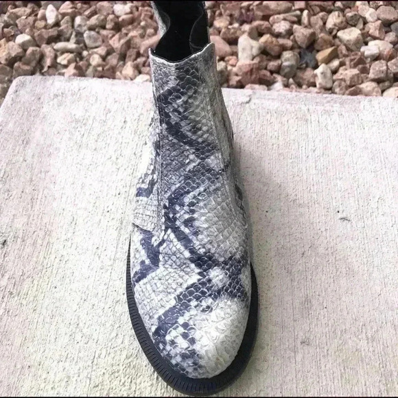 Dr Martens Women Flora Chelsea Ankle Boots Size 5 Light Gray Snake Print - Picture 12 of 12